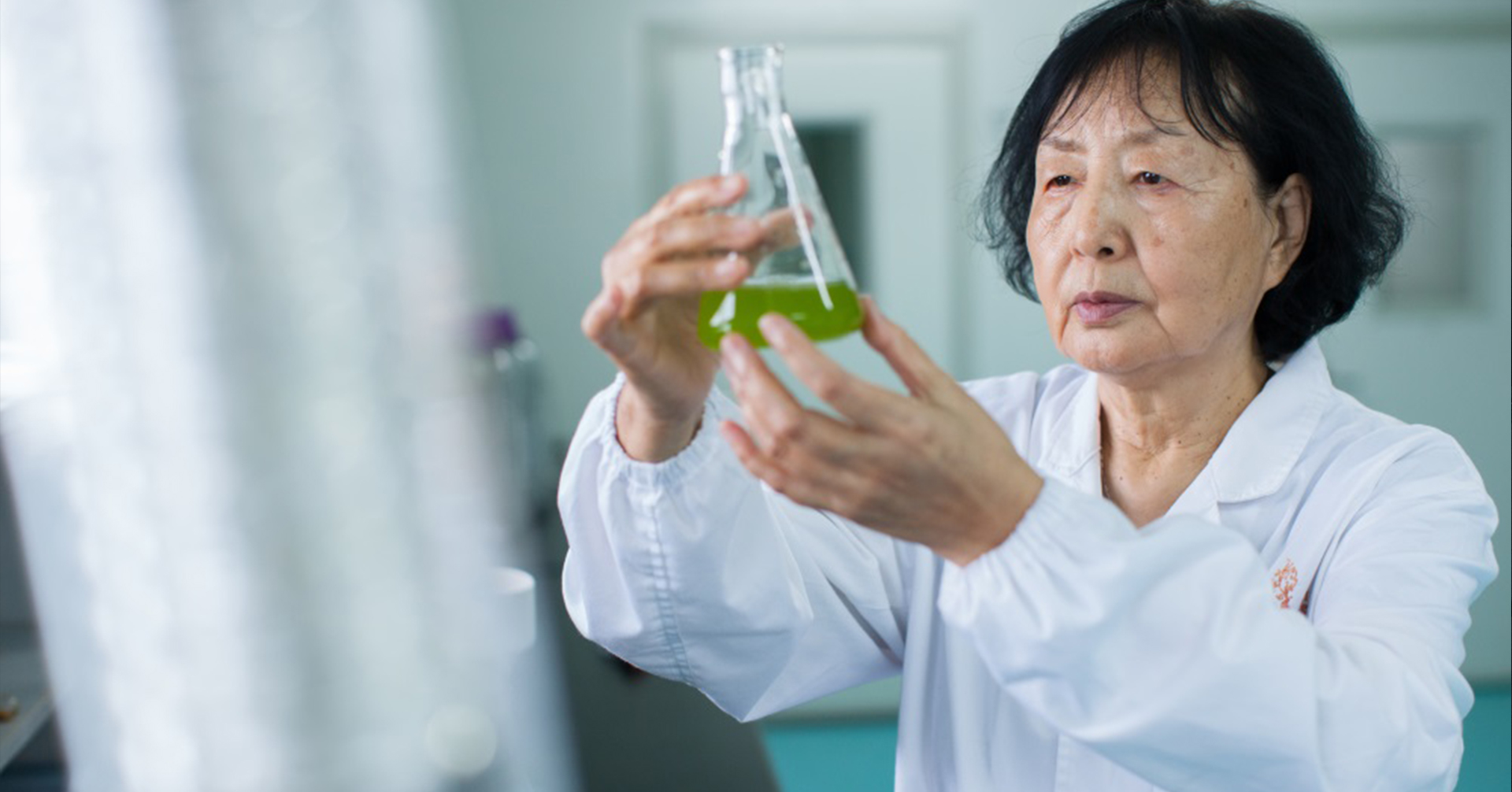 u型螺旋式輸送機(jī)主要用于輸送小顆粒狀、粉狀、小塊狀物料
